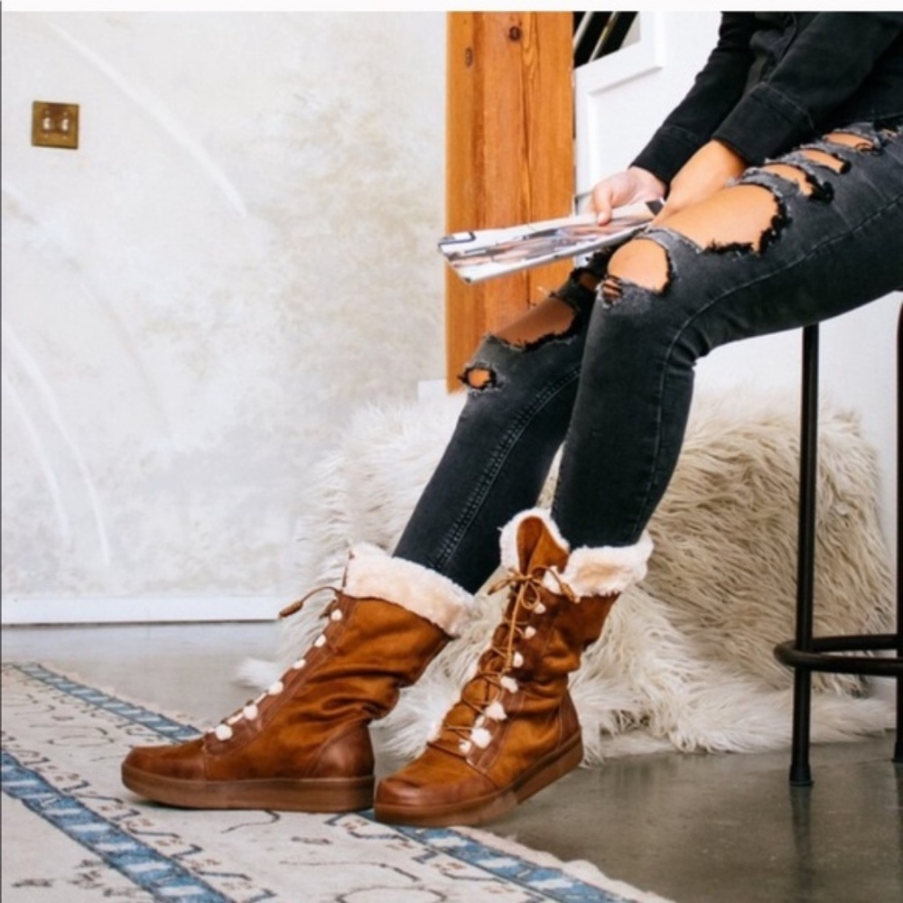 CAMEL SO WARM fur lined BOOTS- Shoe - Picture 3 of 4